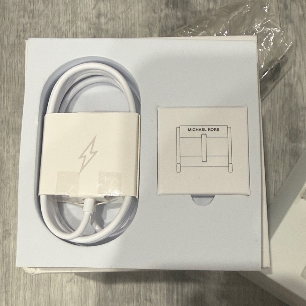 Michael Kors Smartwatch - Picture 3 of 4